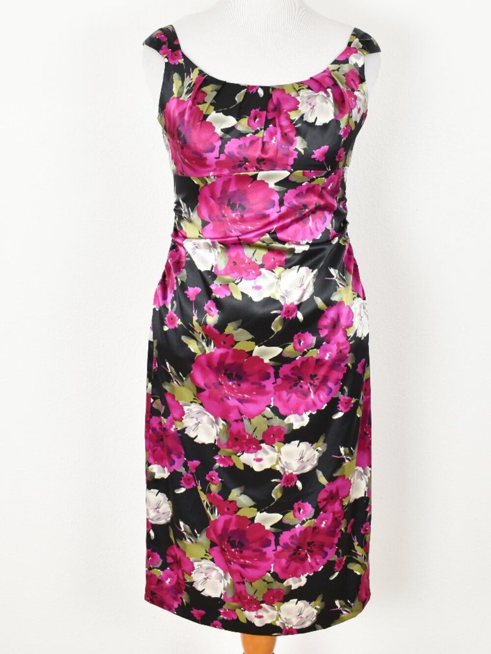Maggy London Floral Satin Ruched Sheath Cocktail Dress - 14 - Picture 3 of 9